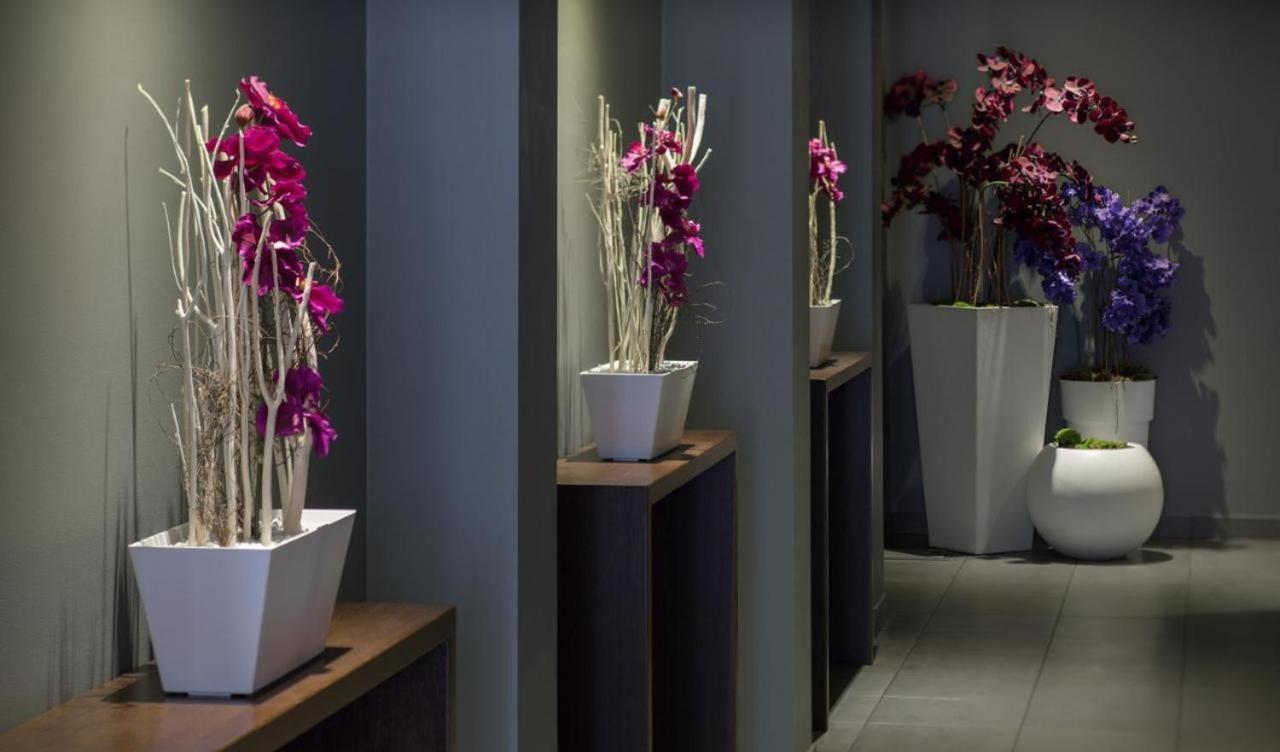 Airport Hotel Ентебе Екстериор снимка