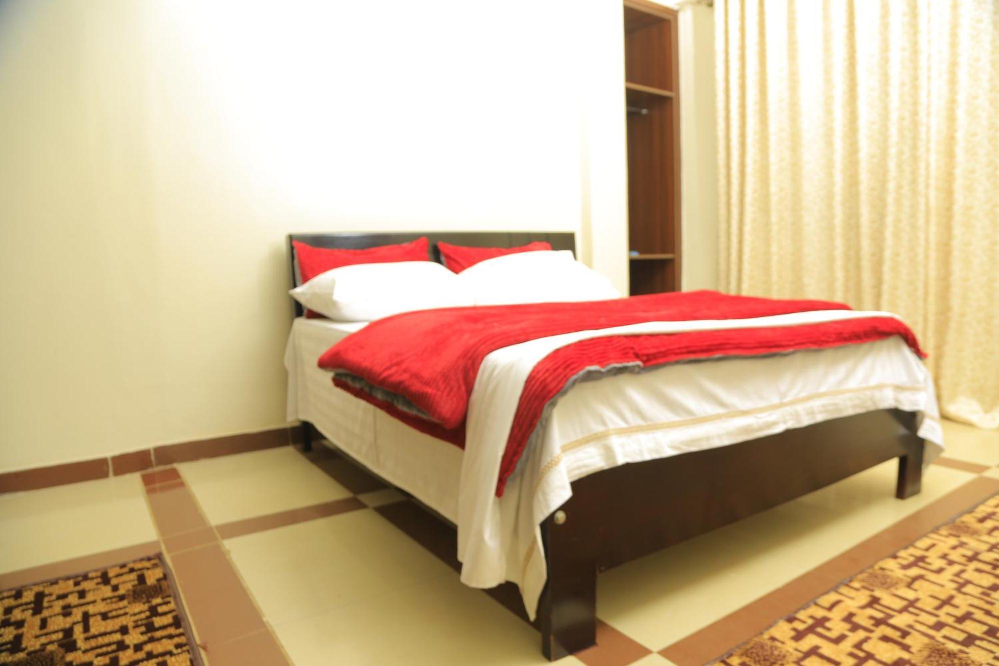 Airport Hotel Ентебе Екстериор снимка